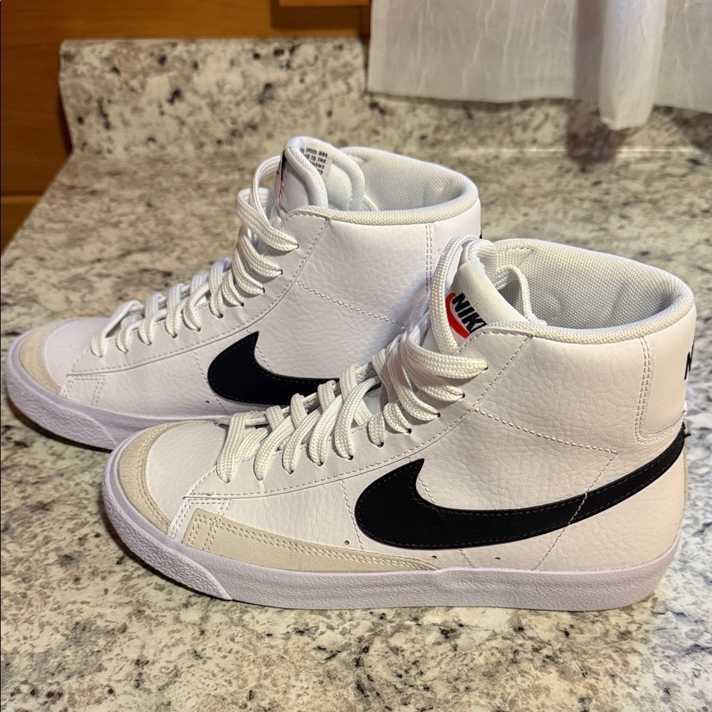 Nike White and Black High-Tops